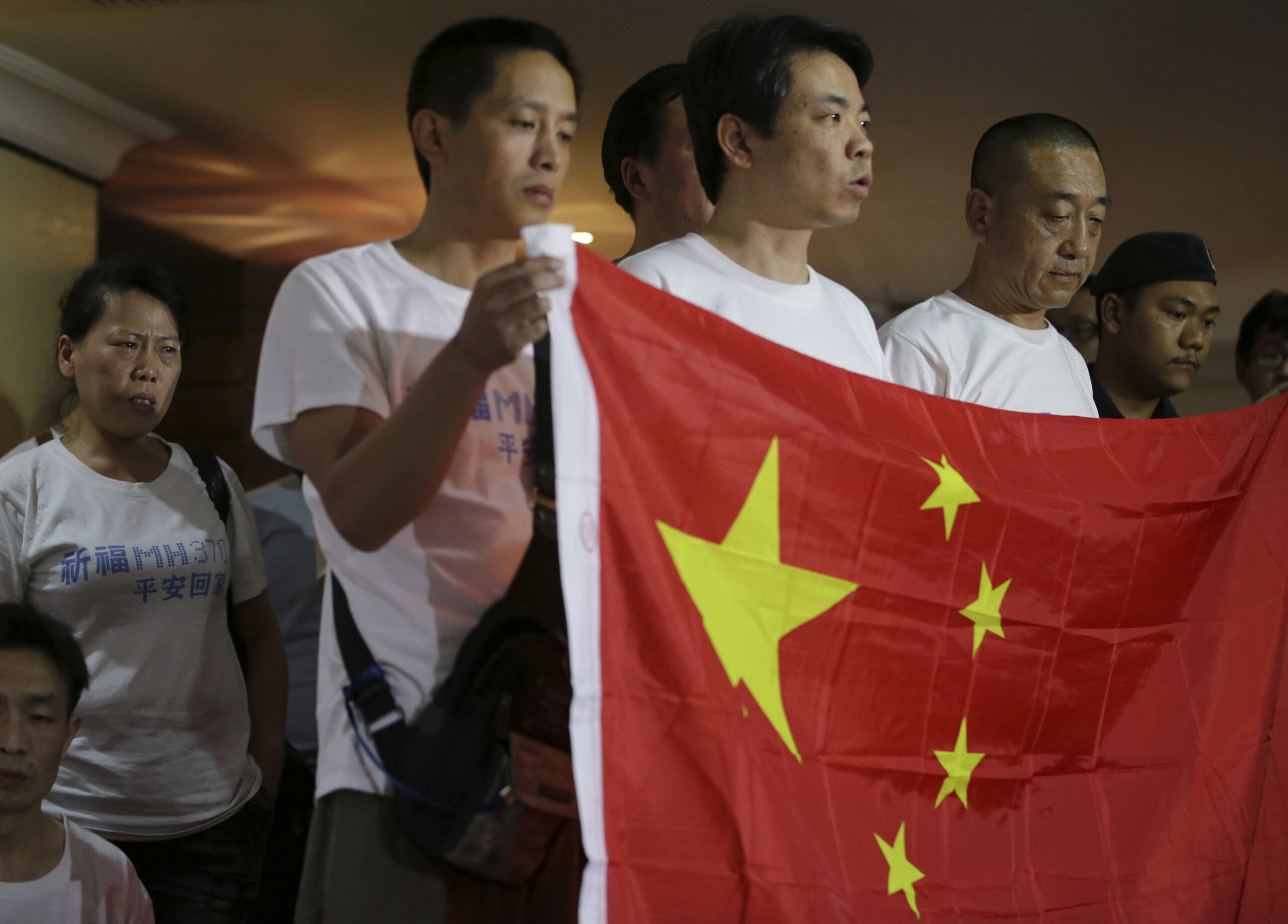 Chinese relatives demand apology over missing jet
