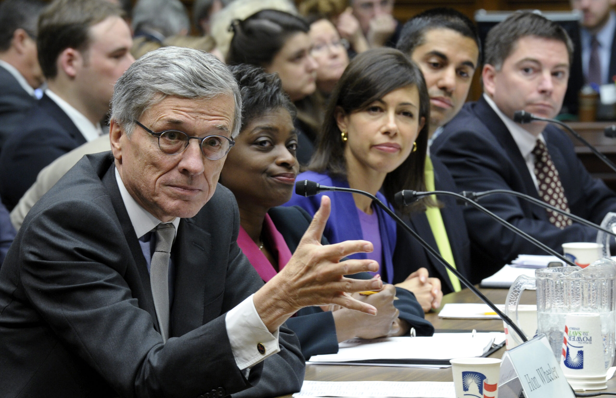 FCC kills controversial newsroom study, still faces questions on Capitol Hill