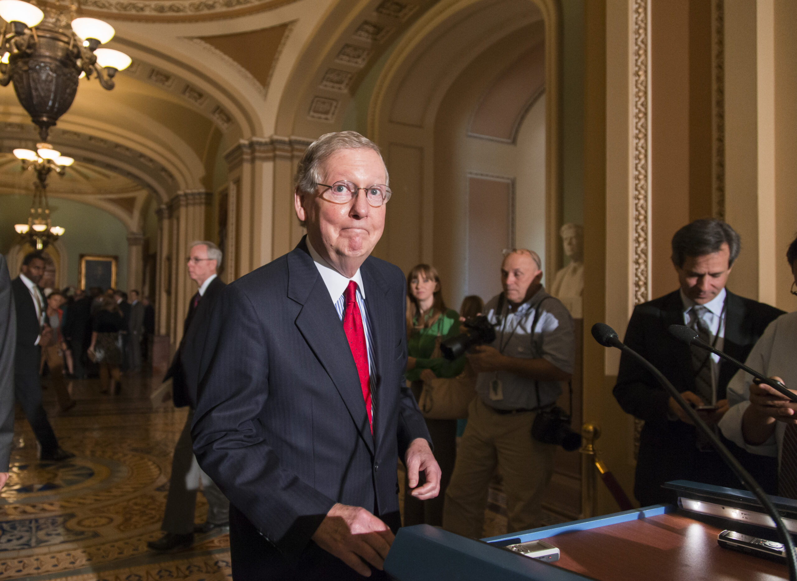 Mitch McConnell backs continuing resolution to defund Obamacare