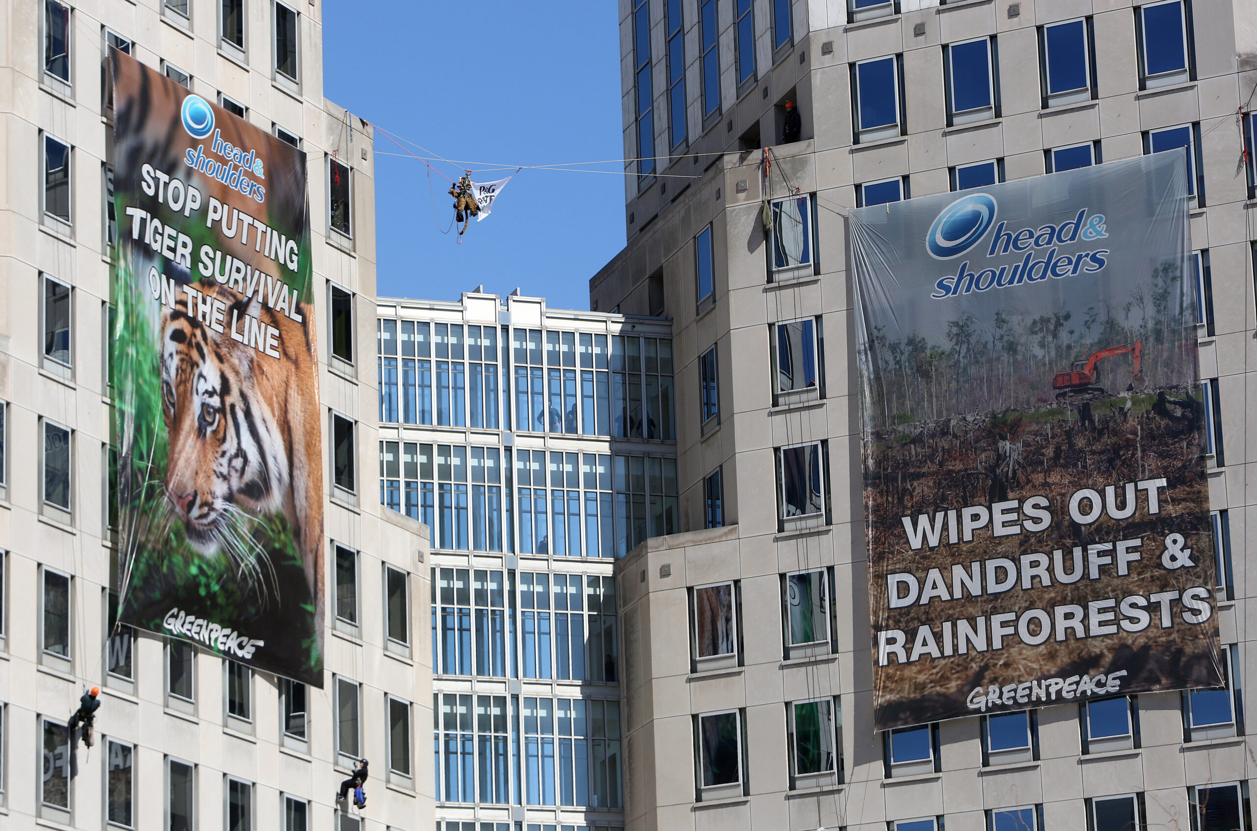 Cincinnati police probe Greenpeace security breach