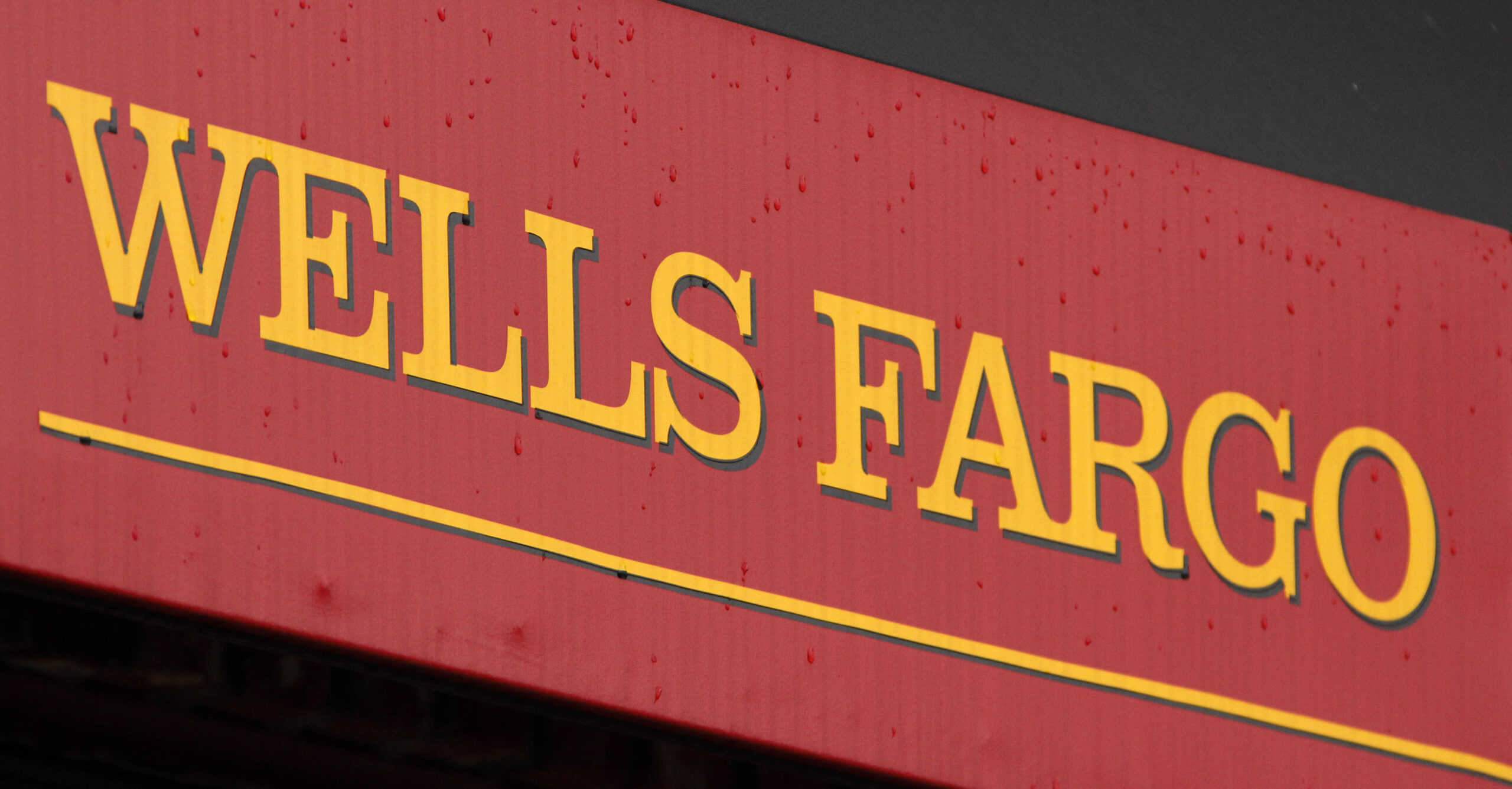 Wells Fargo’s earnings rise 14 percent