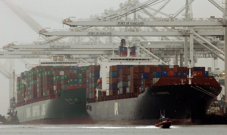 US current account deficit falls to 14-year low