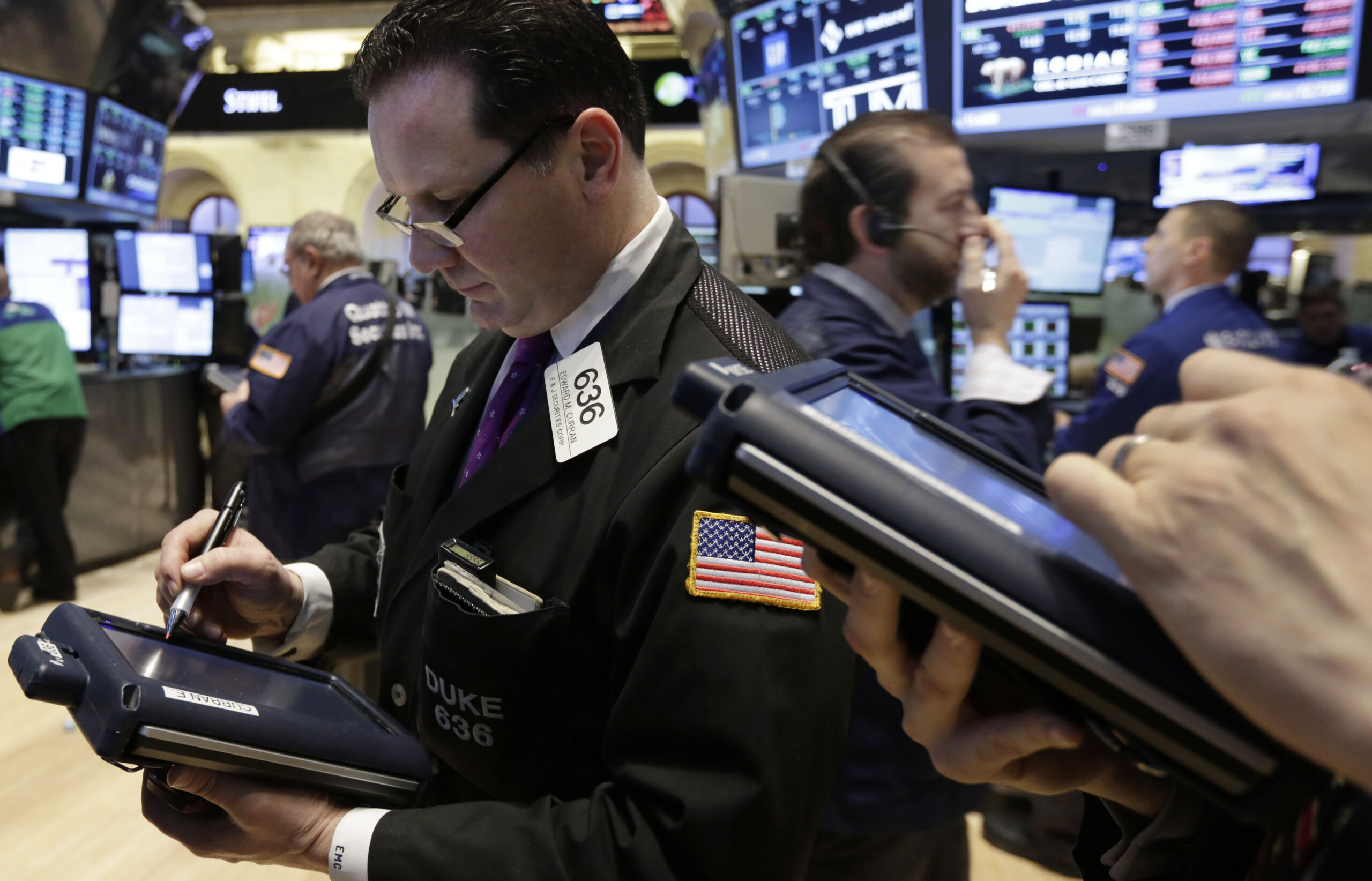 US stocks slide as Ukraine tensions rise