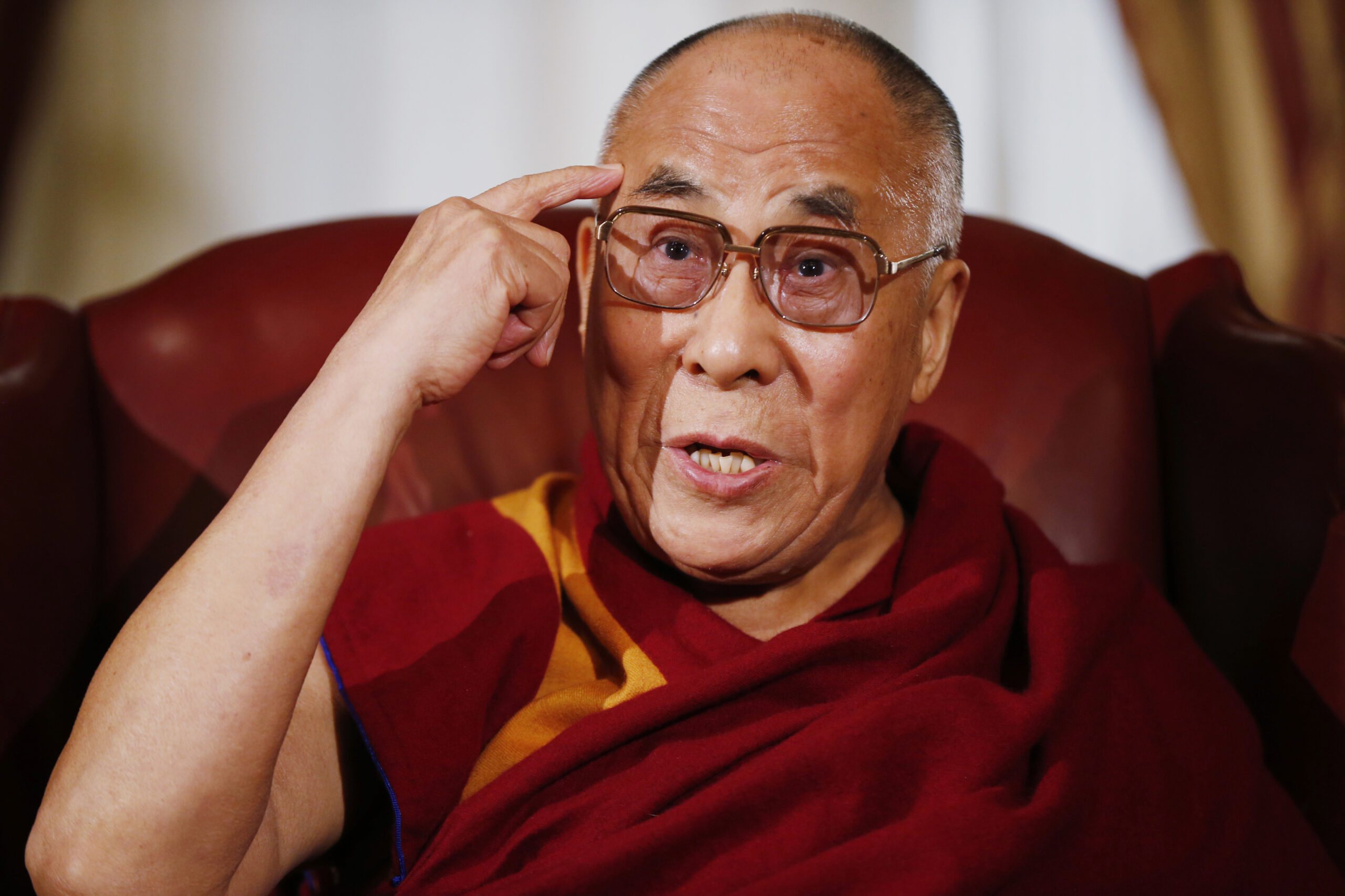 Dalai Lama opens Senate session with prayer