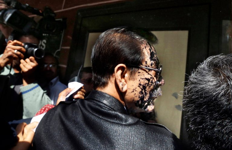 Ink thrown at Indian tycoon accused of fraud