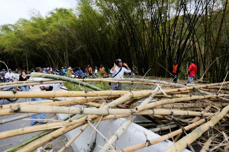 Venezuelan opposition leader sits out dialogue