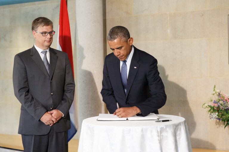 Obama pays respects at Dutch embassy for victims of plane attack