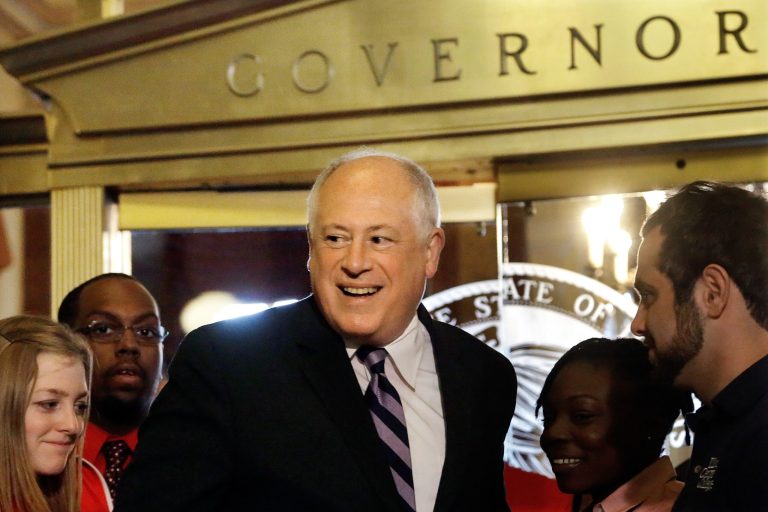 Quinn makes minor cuts to $35.7B Illinois budget