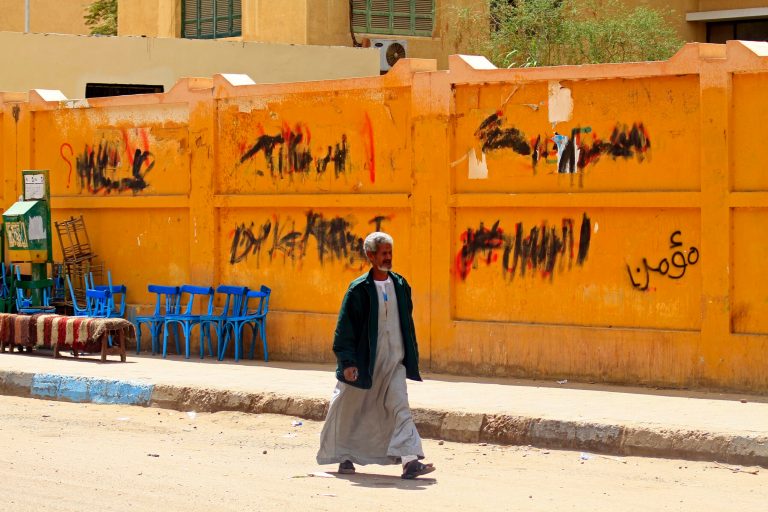 Family feud resumes in southern Egypt, killing 2