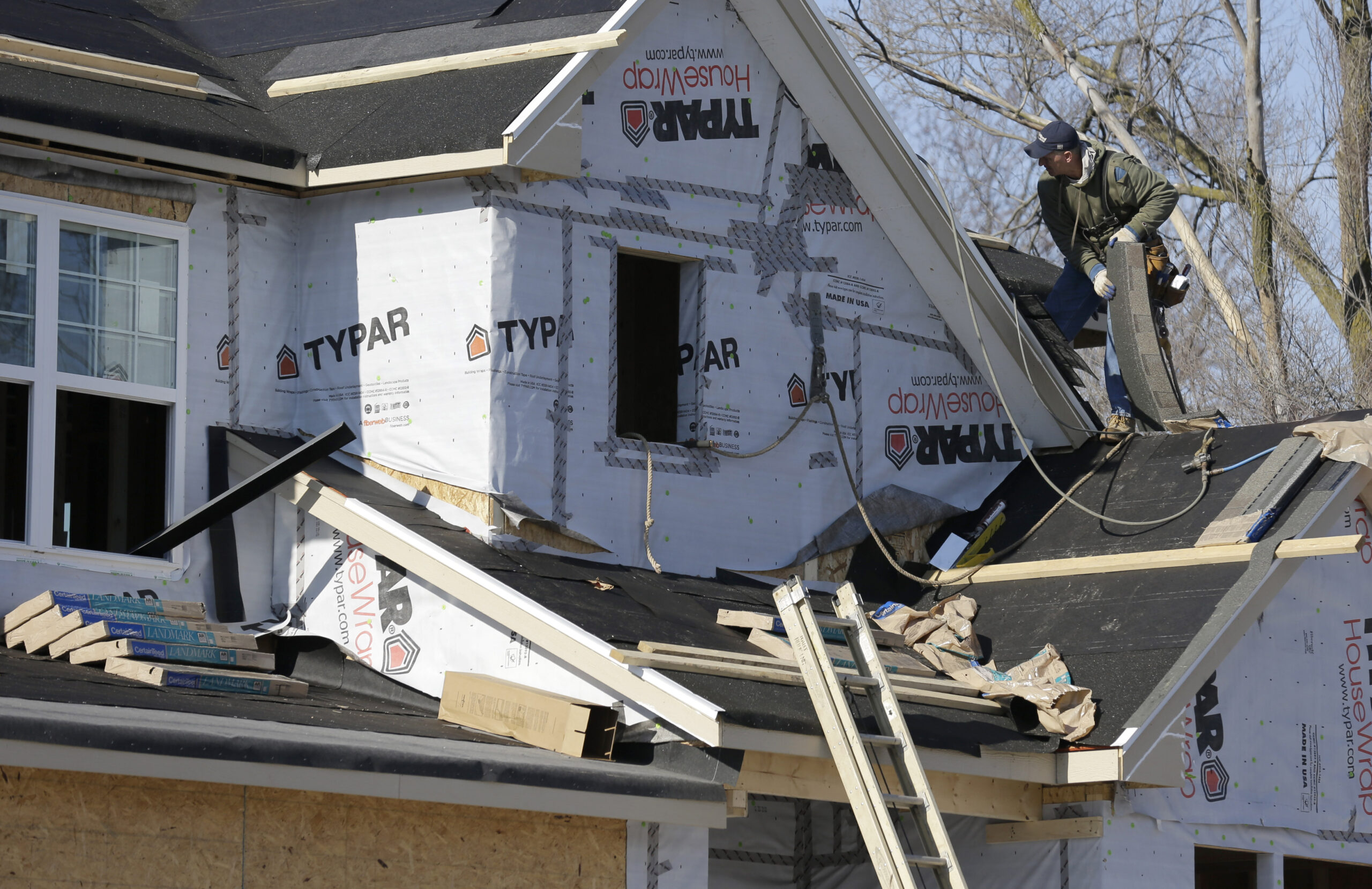 US homebuilder confidence edges higher in March