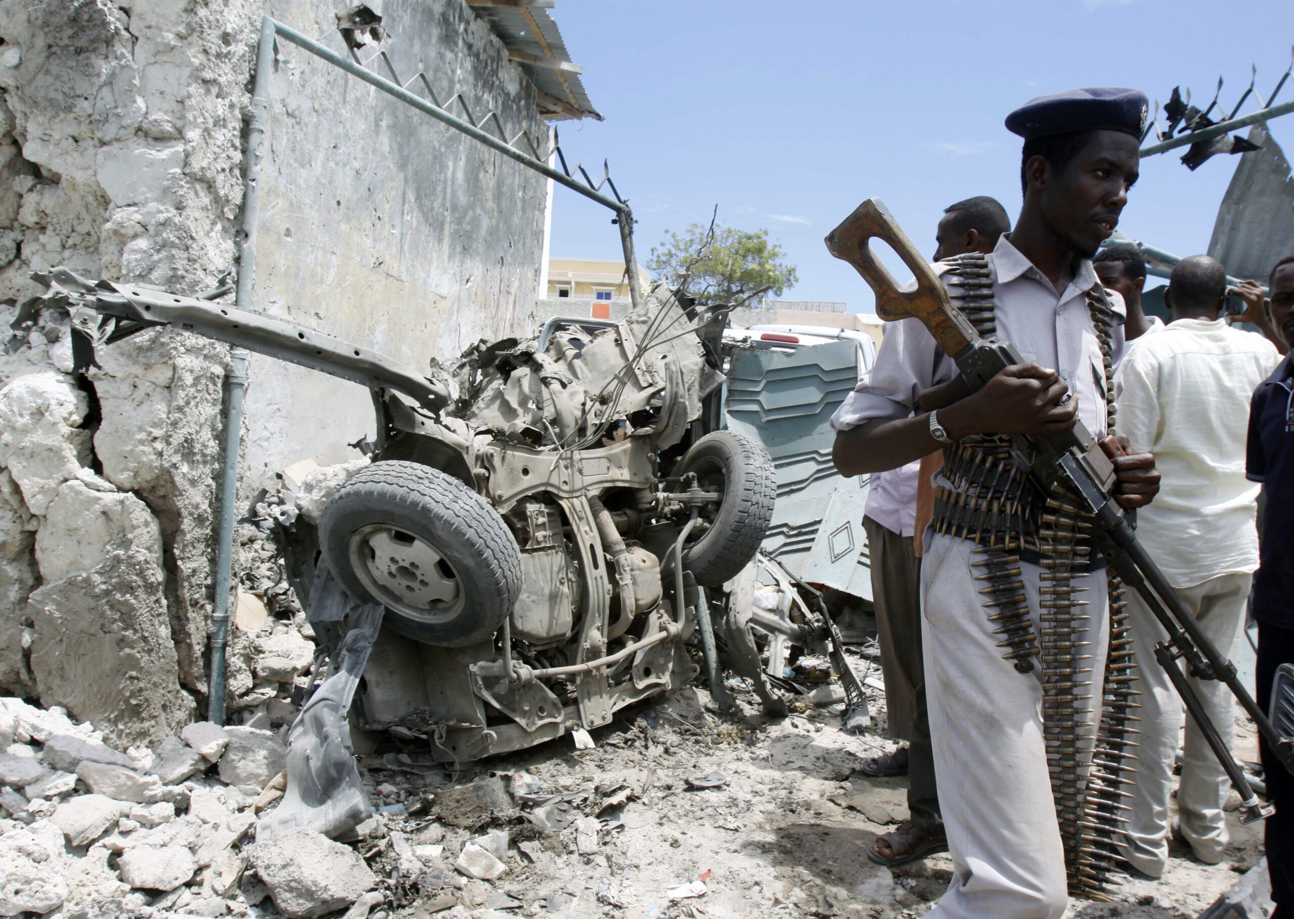 Somali Suicide bomber kills self