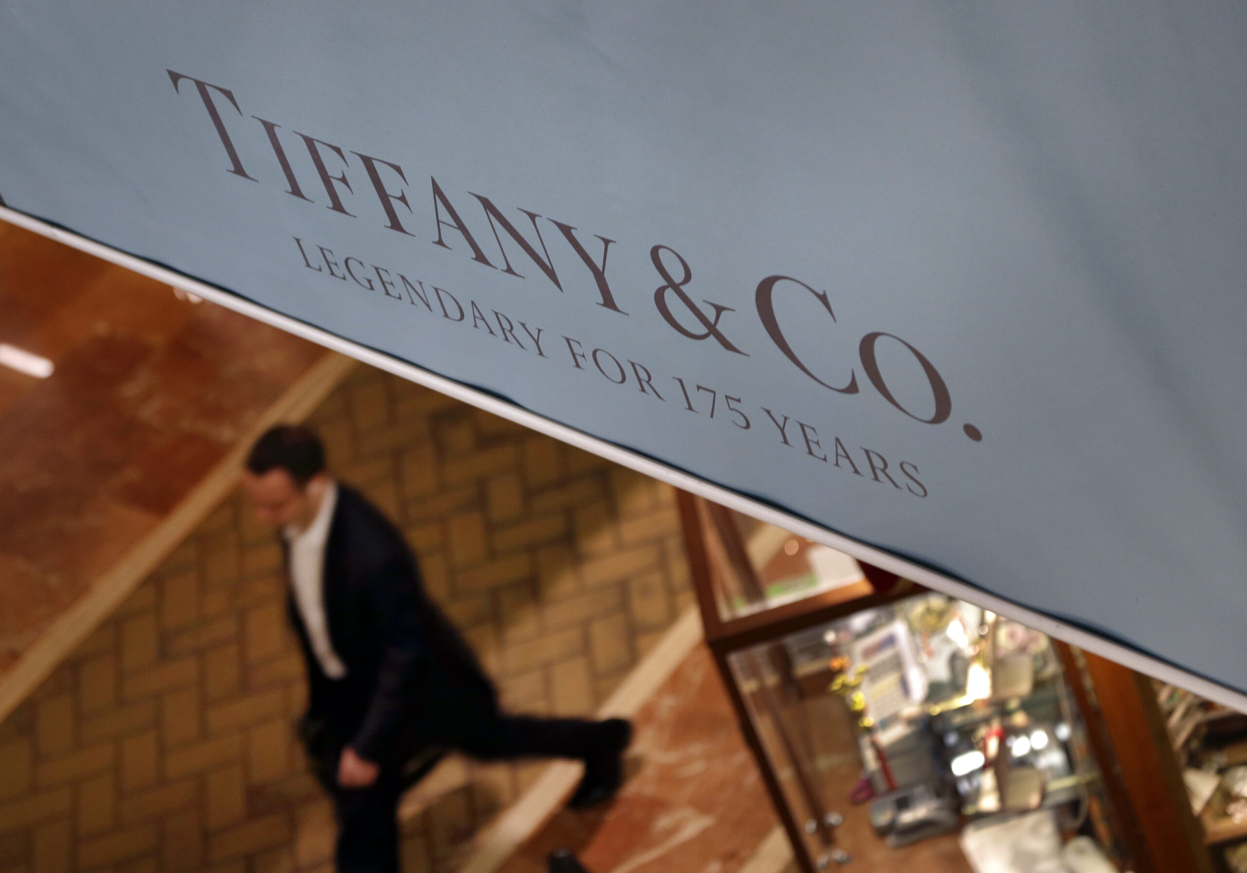 Tiffany posts 4Q loss due to large charge