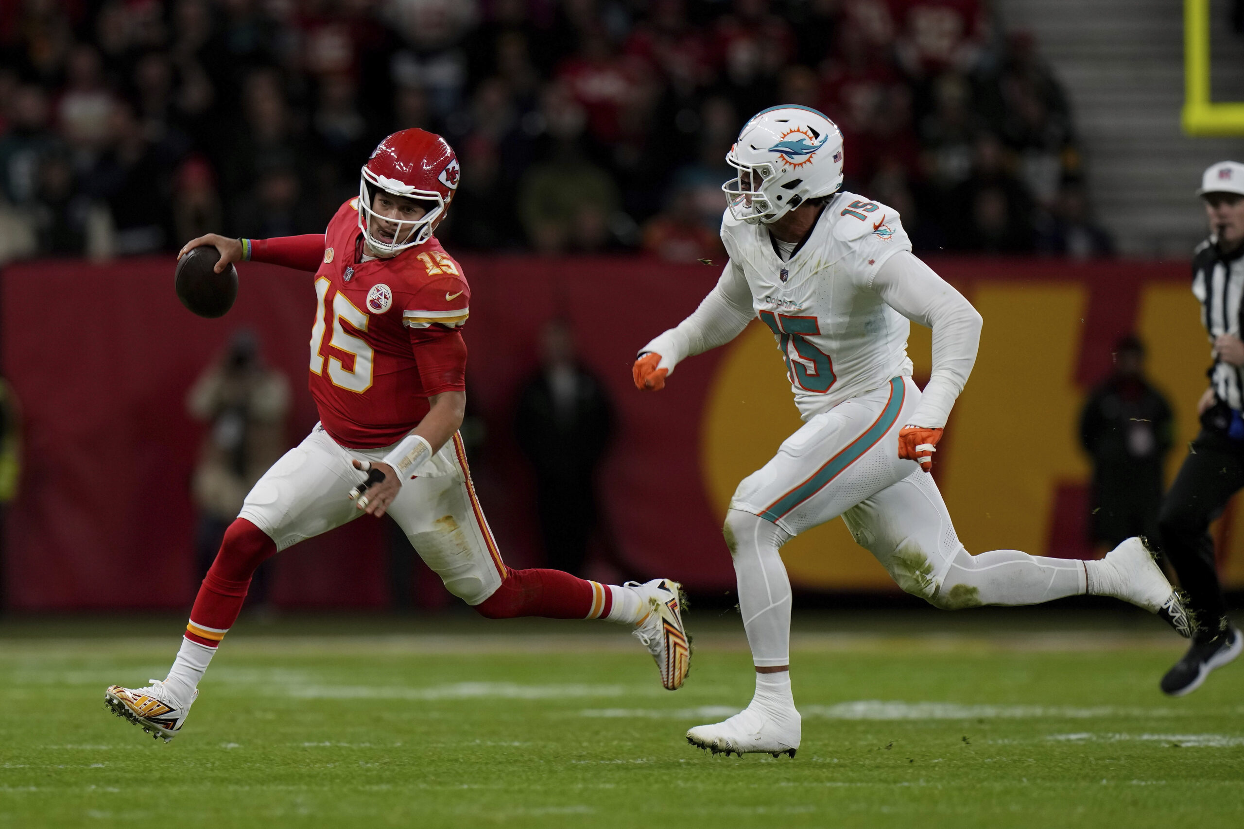 How to watch Chiefs-Dolphins Peacock NFL game Saturday