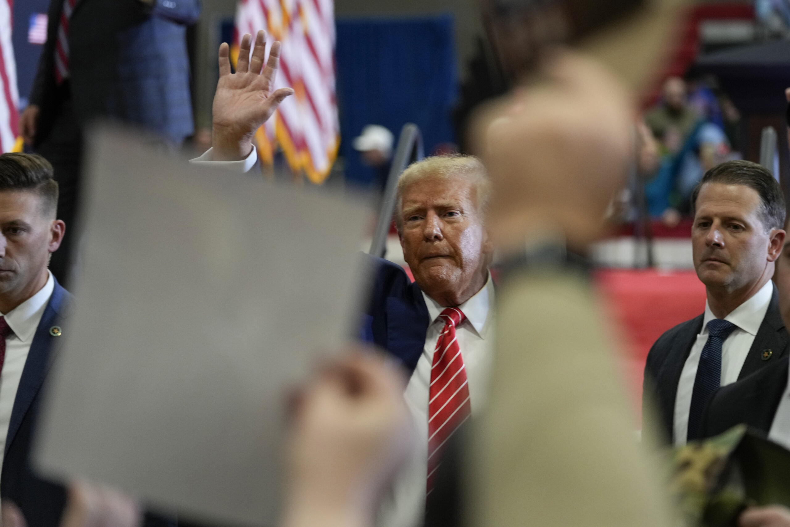 Trump’s presidential trimmings help and hinder him on campaign trail