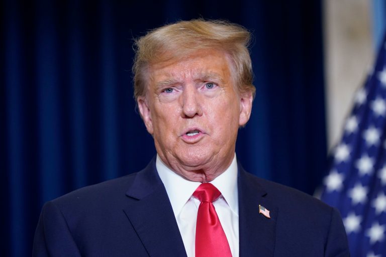 Trump brings in birtherism and affair conspiracies against Haley in final days before Iowa caucuses