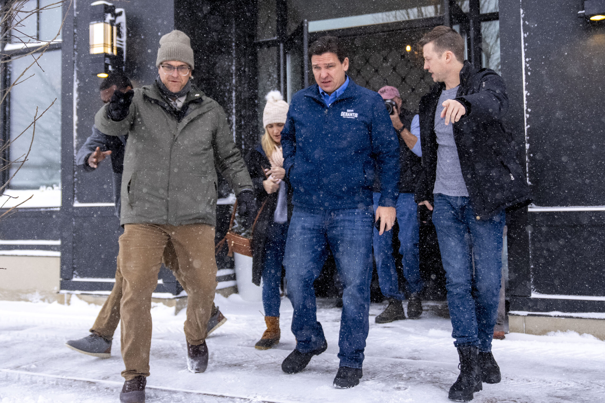 Iowa blizzard weather warning upends GOP campaigns before caucuses