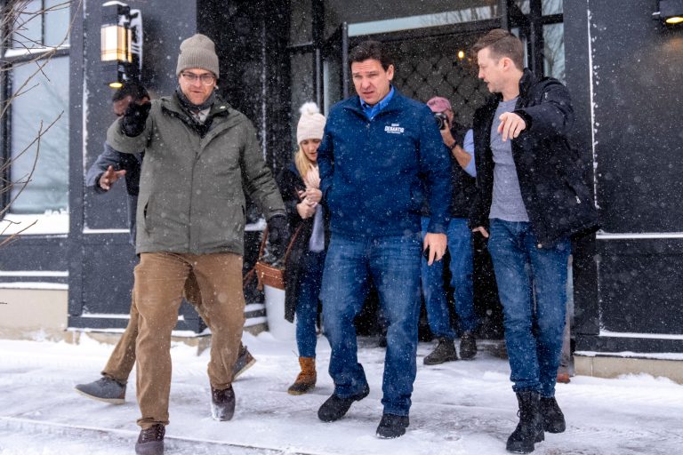 Iowa blizzard weather warning upends GOP campaigns before caucuses