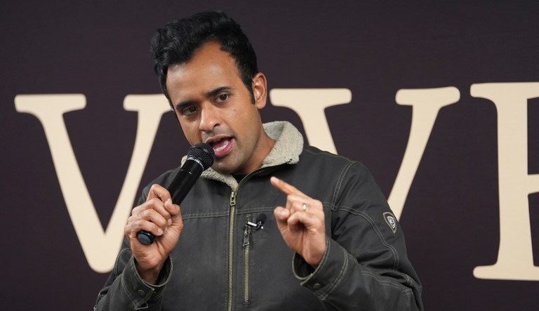 Trump campaign zeroes in on Ramaswamy in final days before Iowa caucuses