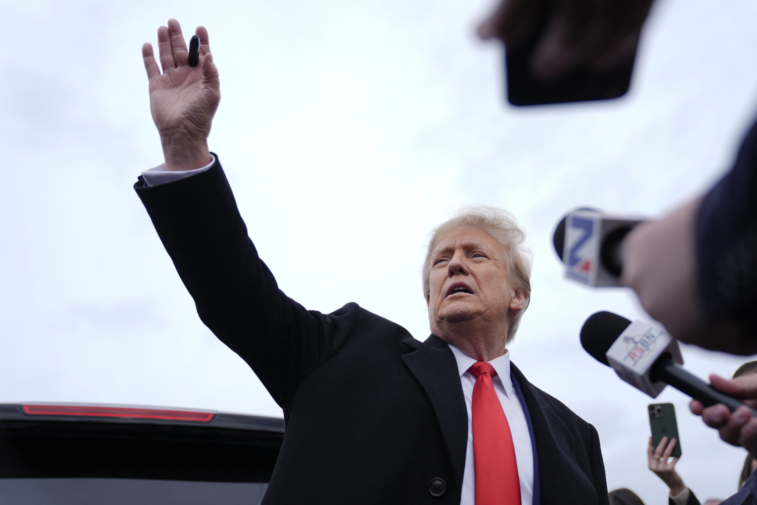 Trump predicts ‘big loss’ for Nikki Haley in two-person race for New Hampshire