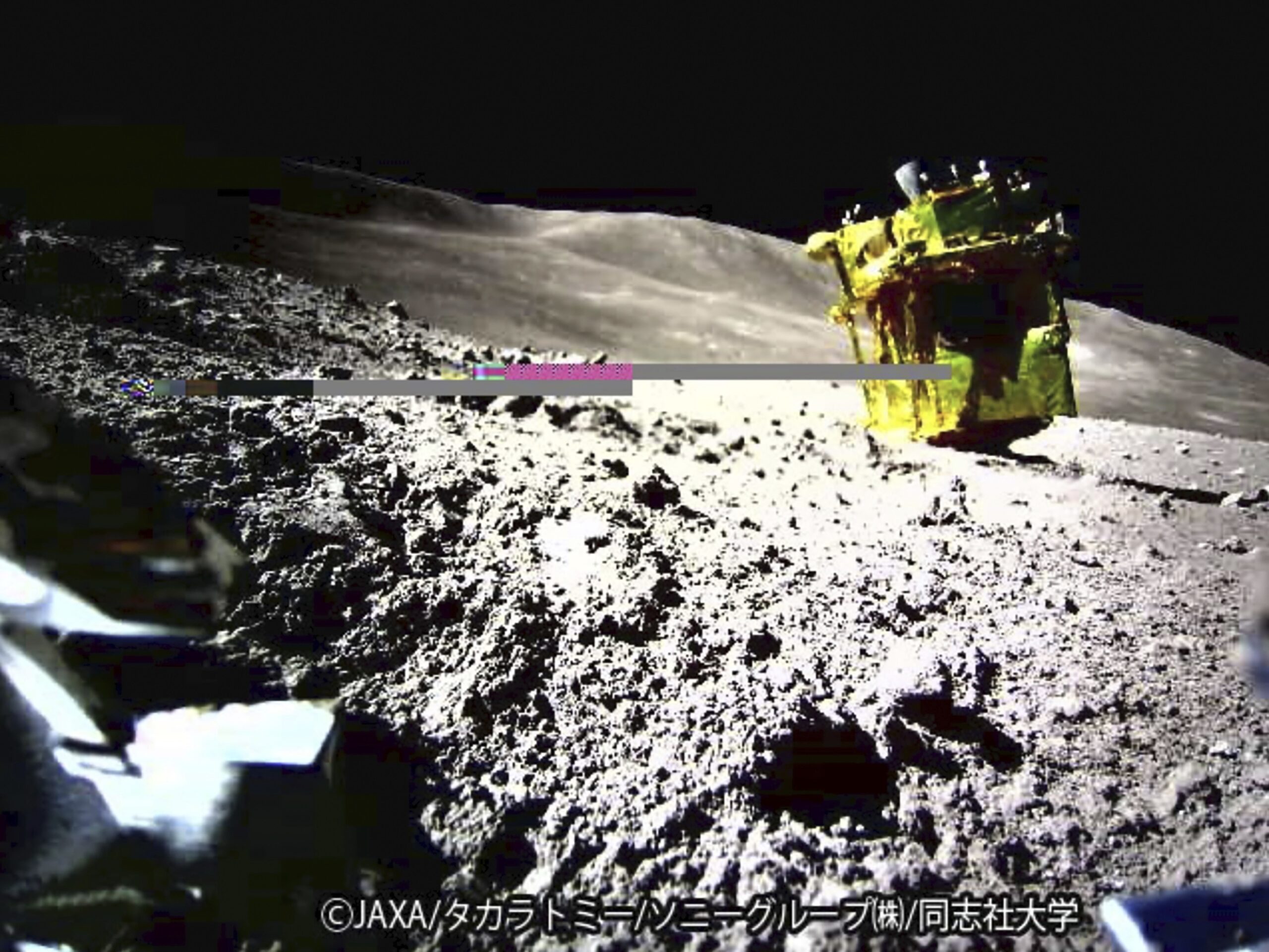 Japanese lunar lander wakes up after rough landing keeps it in the dark