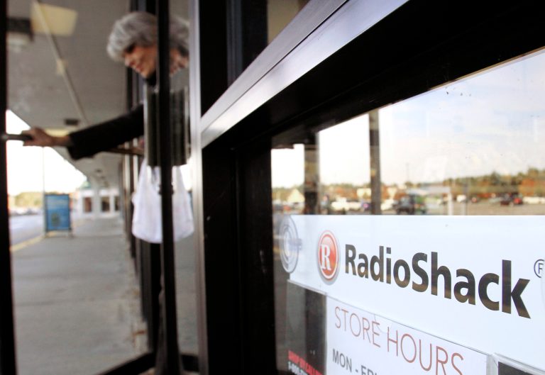 RadioShack closing 1,100 stores as troubles grow