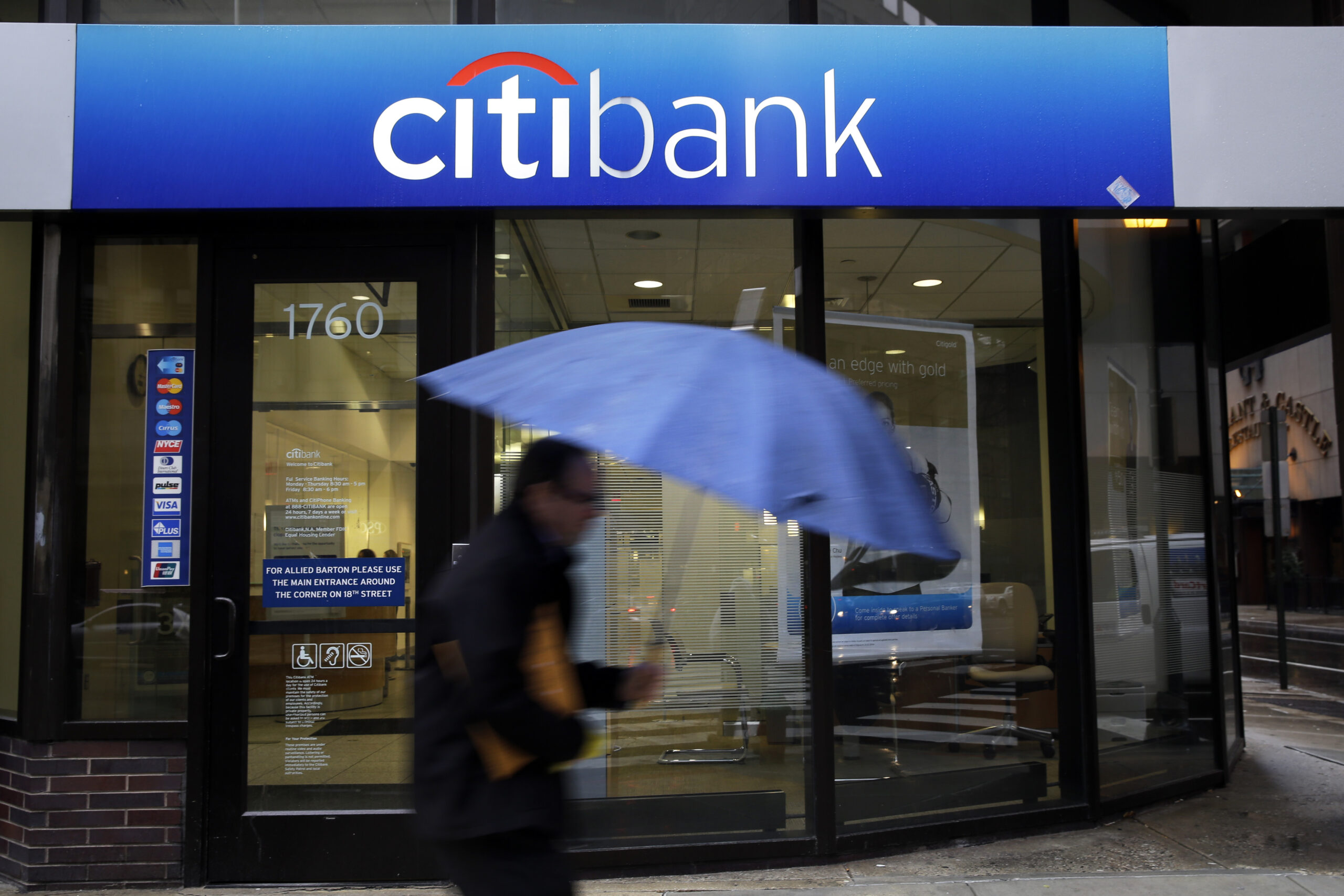 Citigroup lowers 2013 profit on Mexico fraud