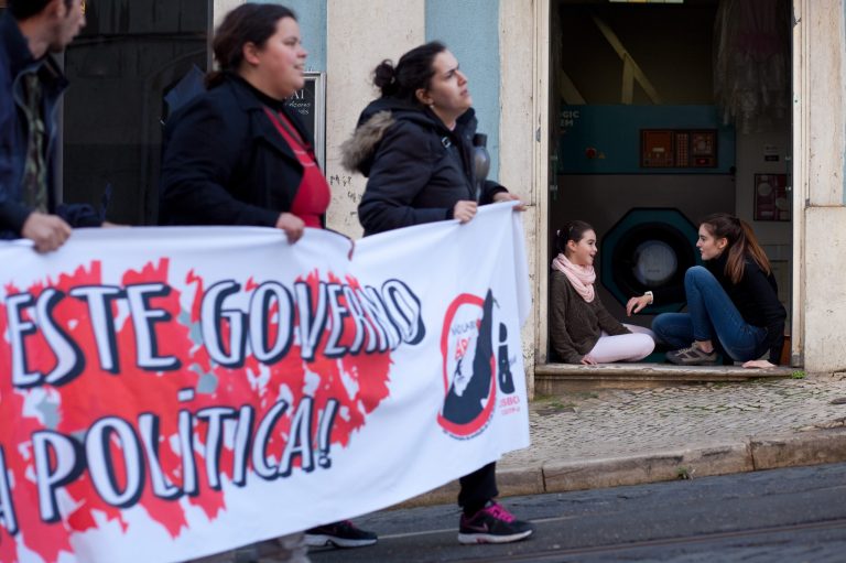 Portugal’s budget deficit falls, remains on target