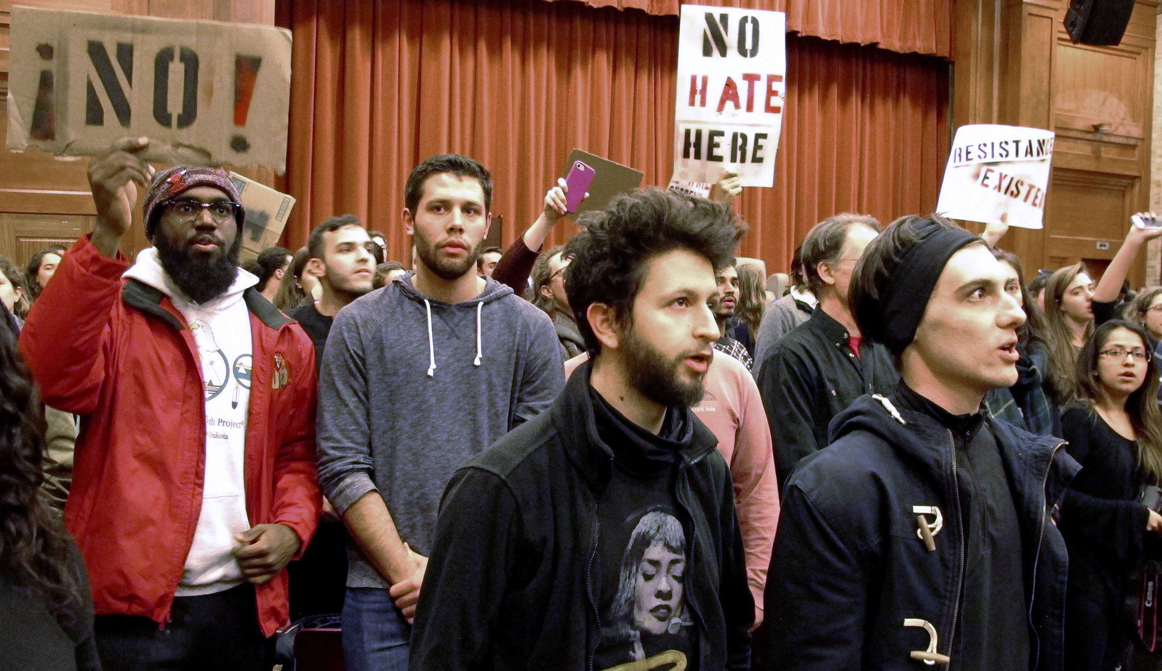 Middlebury College student government threatens to dissolve unless students get to veto campus speakers