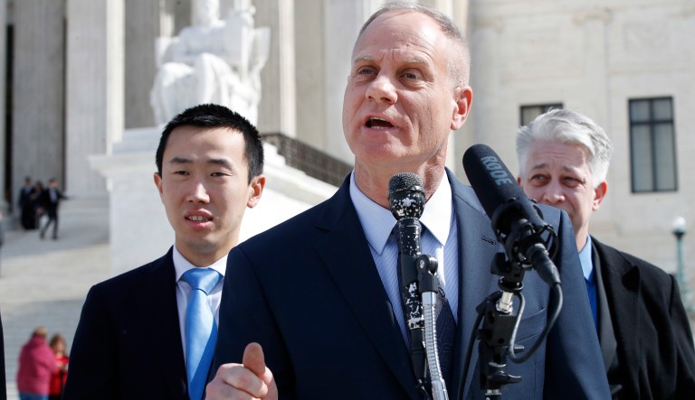 Supreme Court strikes down Minnesota law restricting political apparel at polls