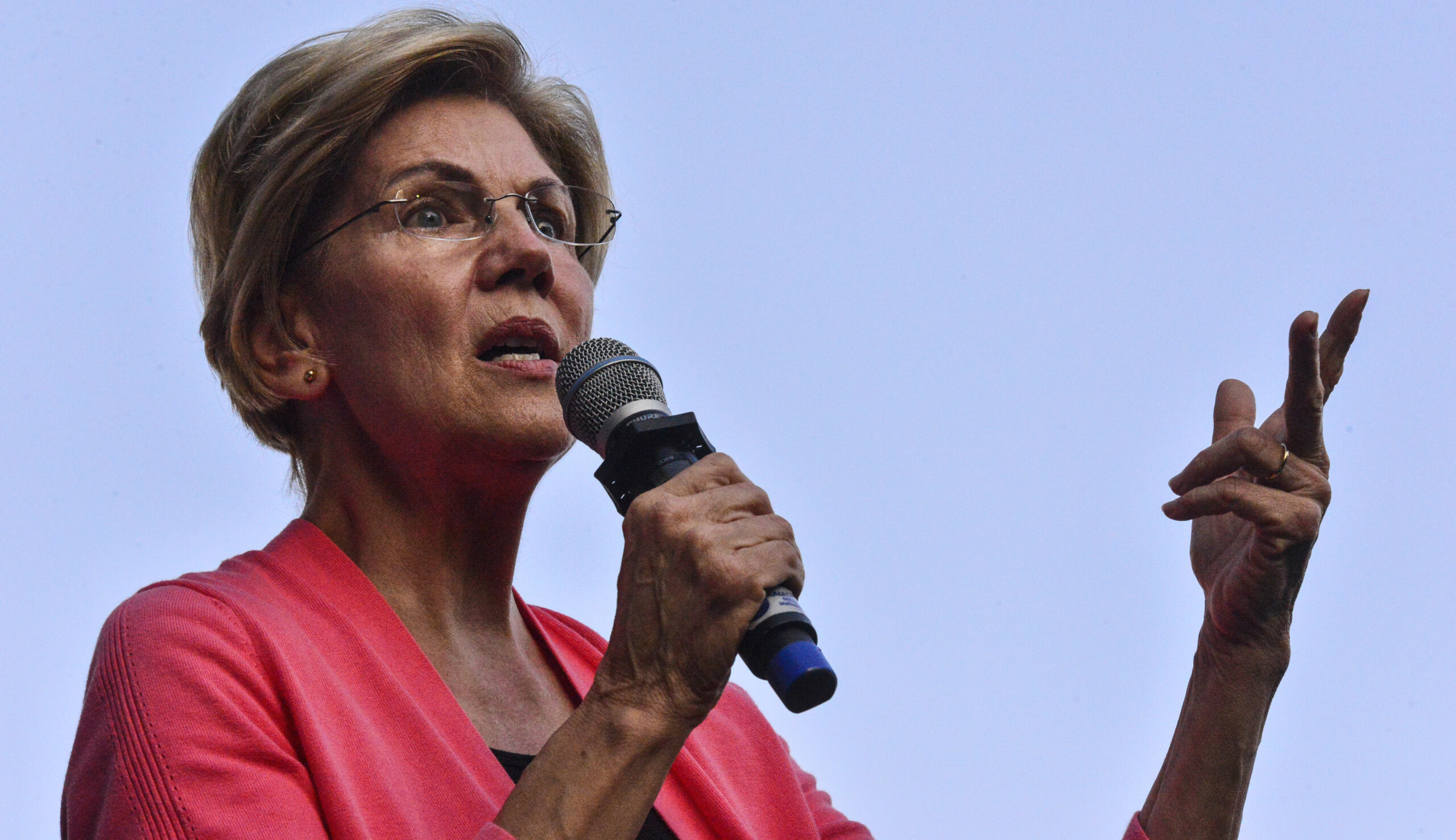 Elizabeth Warren stumbles over ethics question referencing Hunter Biden