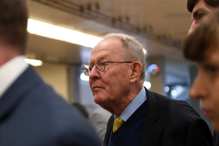 Lamar Alexander should rise above fray by demanding impeachment witnesses