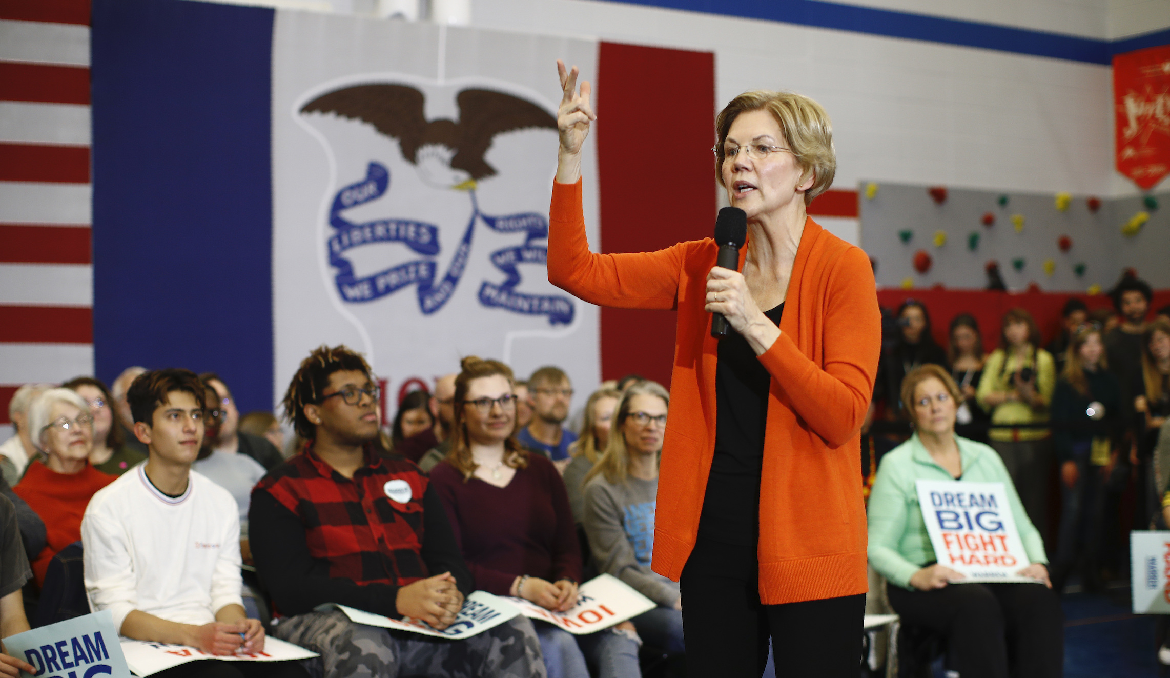 Elizabeth Warren mistakenly says she objected to Gordon Sondland nomination