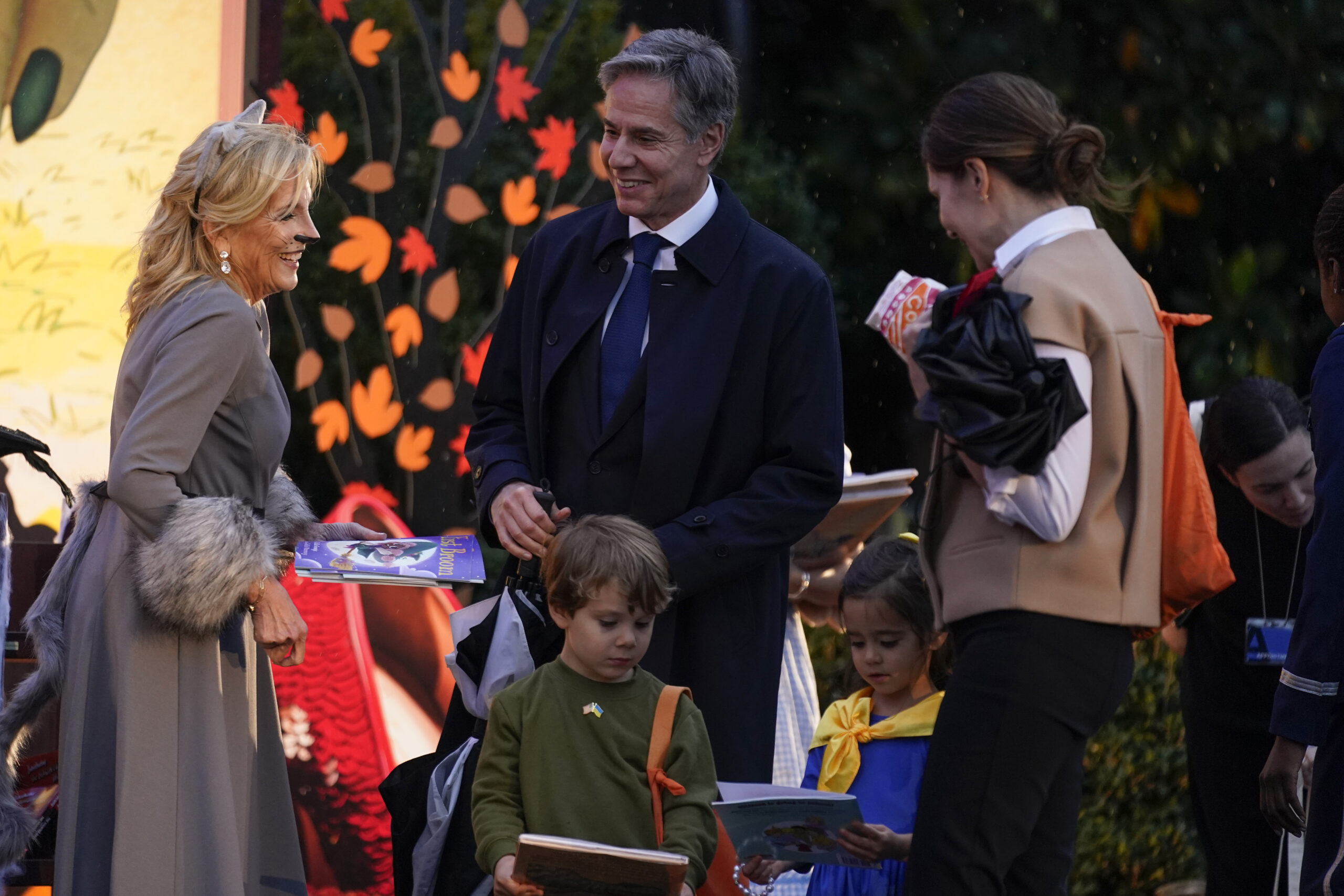 Blinken appears to dress children up as Zelensky and Ukrainian flag for Halloween