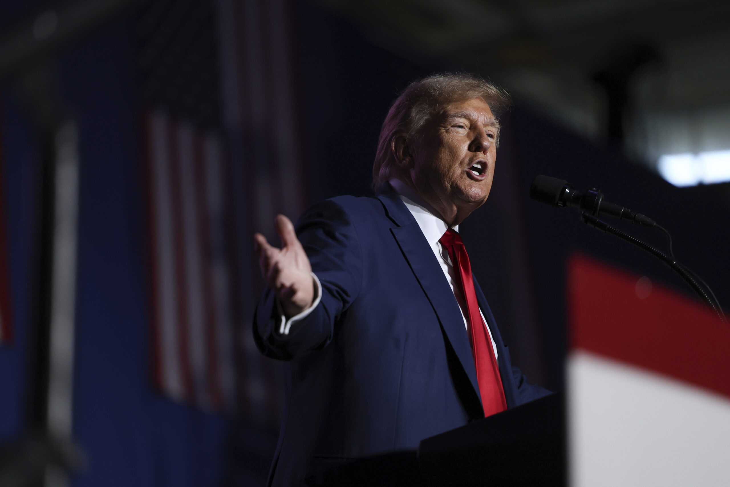 Trump shores up new wave of congressional support ahead of Iowa caucuses
