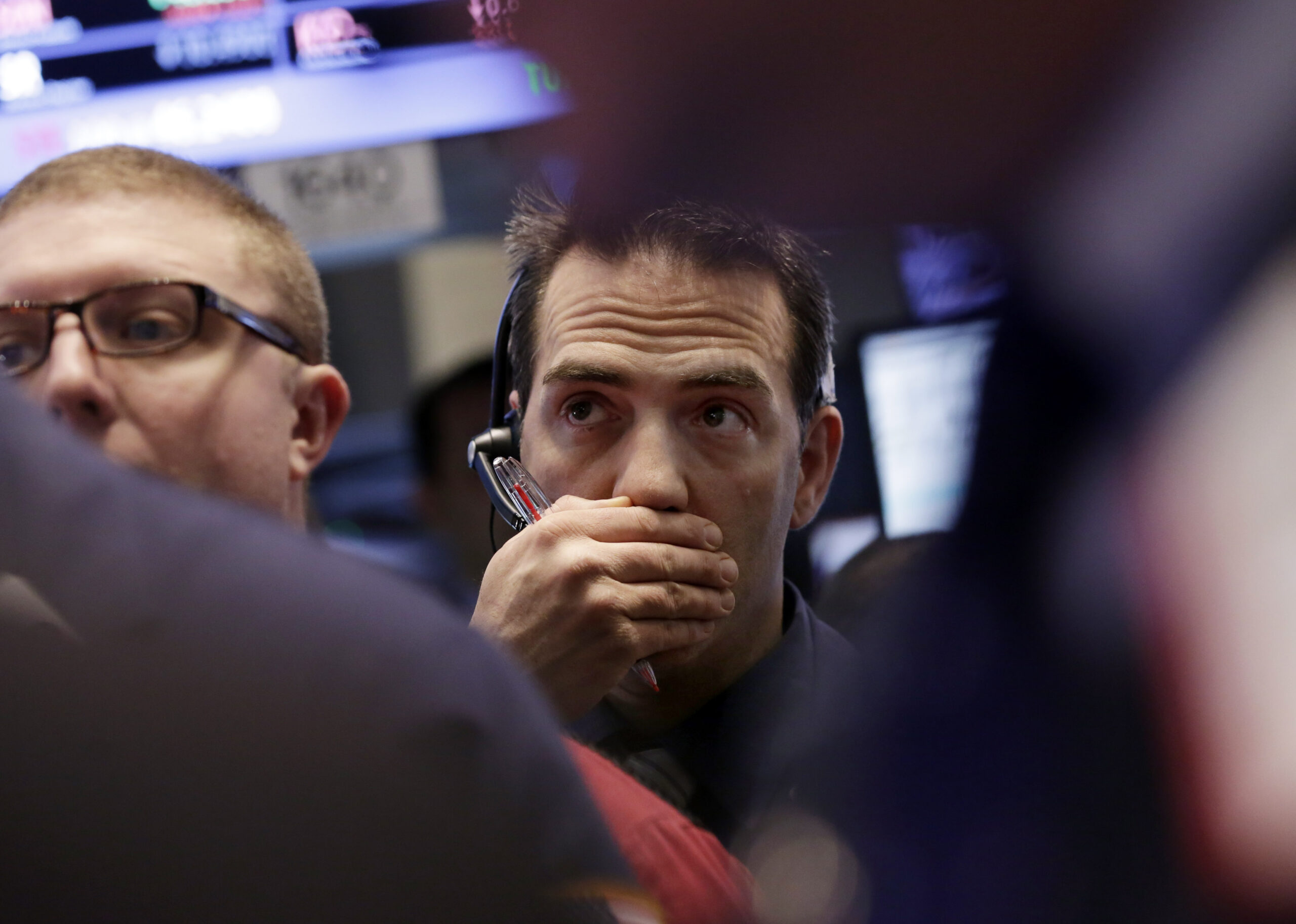 An early gain fades on Wall Street