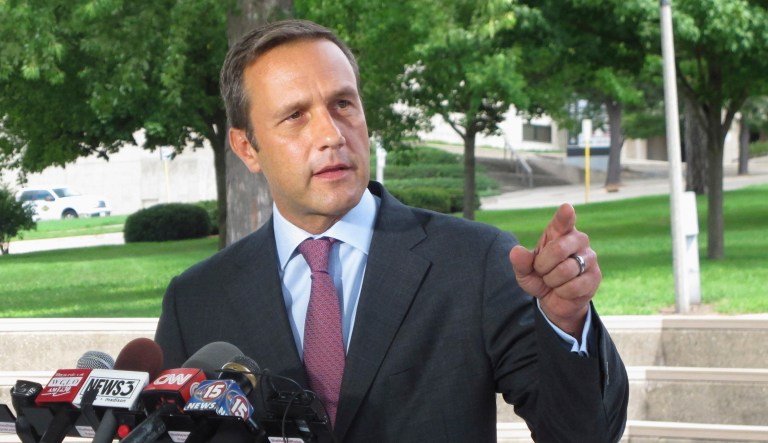 Adviser says Steve Bannon cut ties with Paul Nehlen, far-right challenger to Paul Ryan