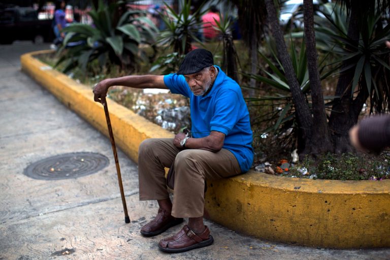 Venezuelan student protesters seek to woo poor