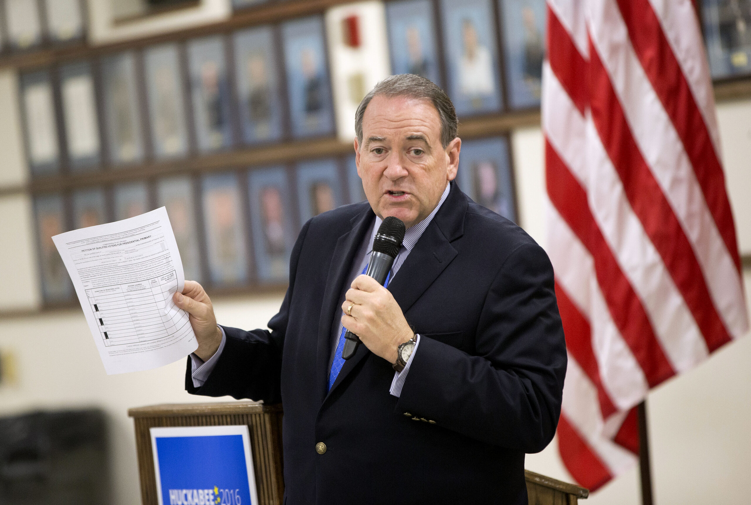 Huckabee defends Cruz ad