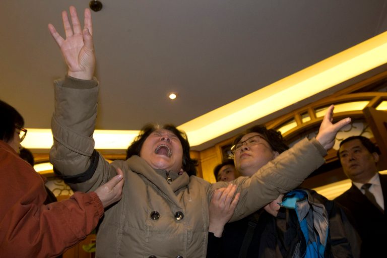 Weather stops plane hunt as China demands data