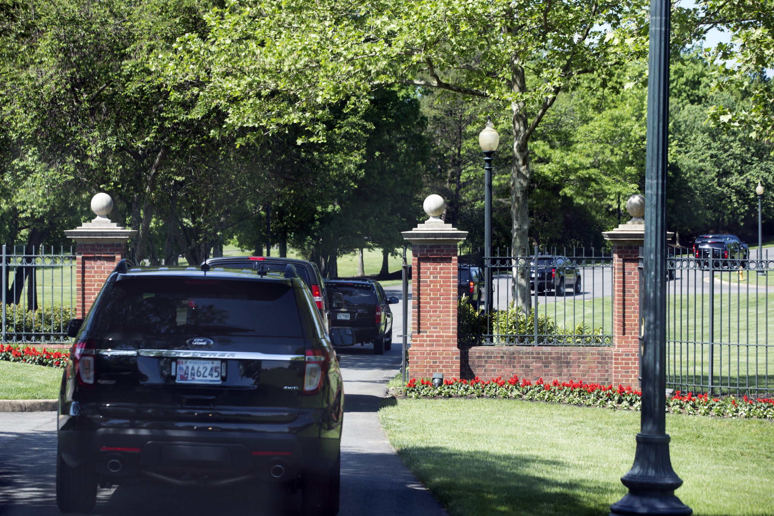 Obama shifts weekend golf game to elite VA course
