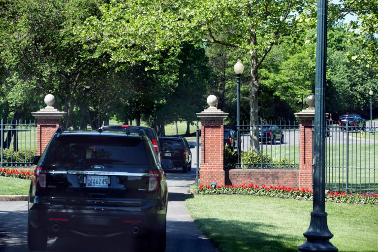 Obama shifts weekend golf game to elite VA course