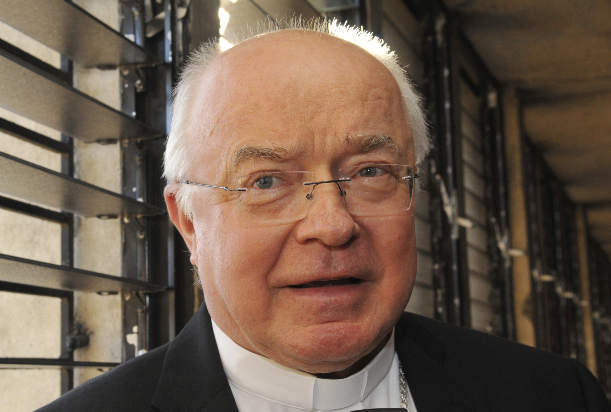 Vatican puts ex-Dominican envoy under house arrest