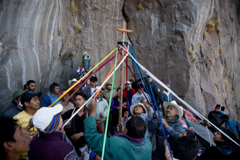 AP PHOTOS: Mexican pilgrims appeal to Popocatepetl
