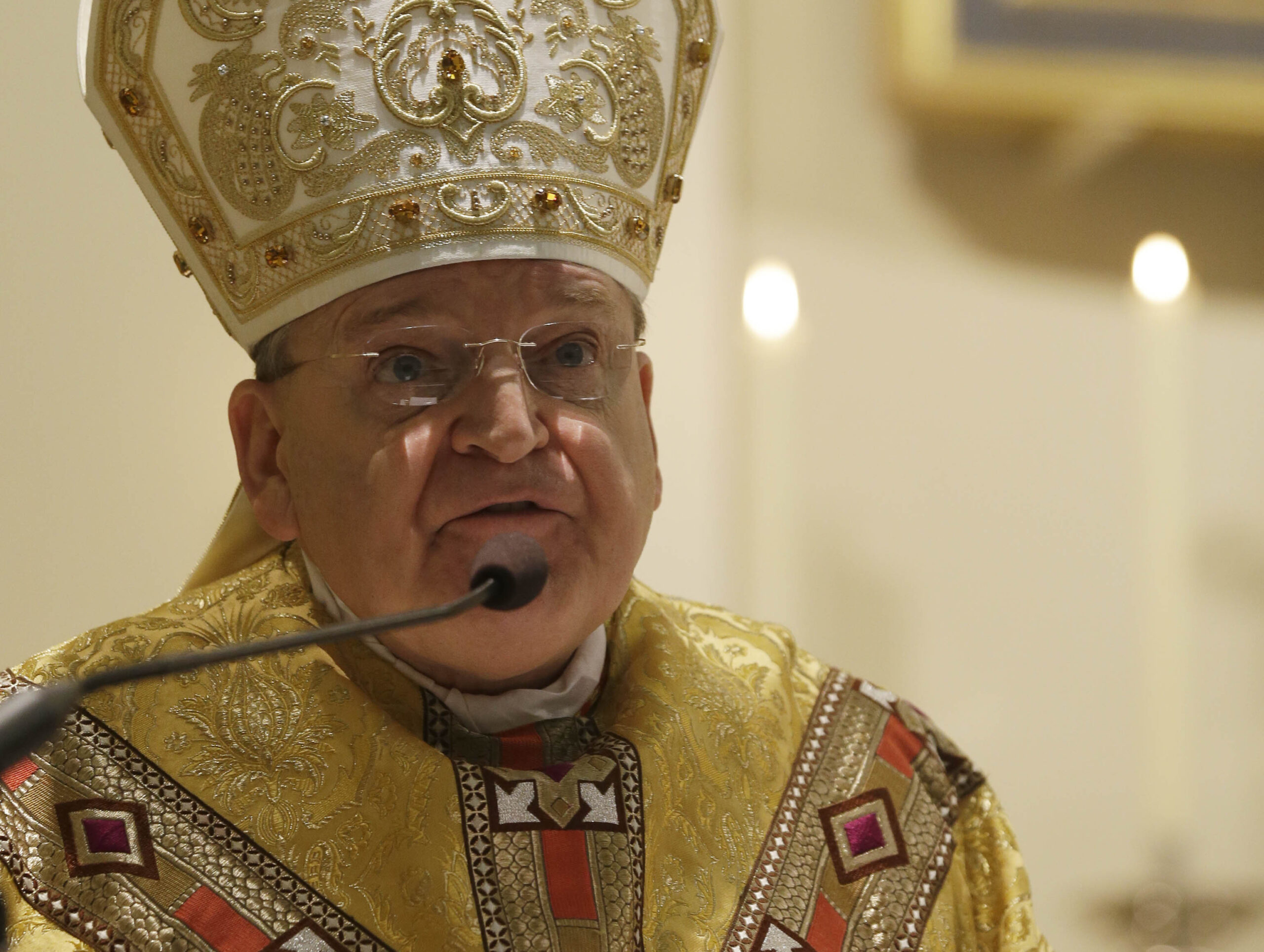 Cardinal Burke criticizes Obama’s ‘anti-life’ and ‘anti-family’ policies ahead of Vatican visit