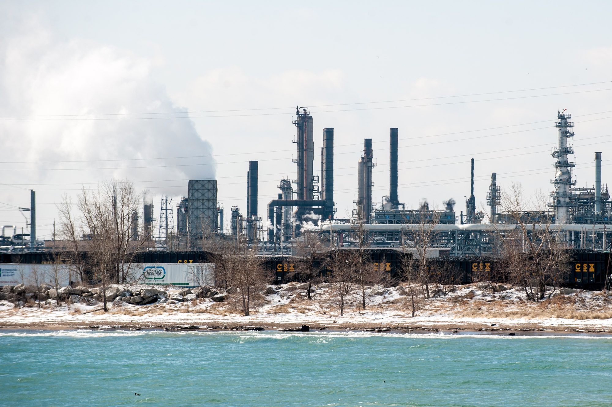 EPA: Oil spill affected half-mile of Lake Michigan