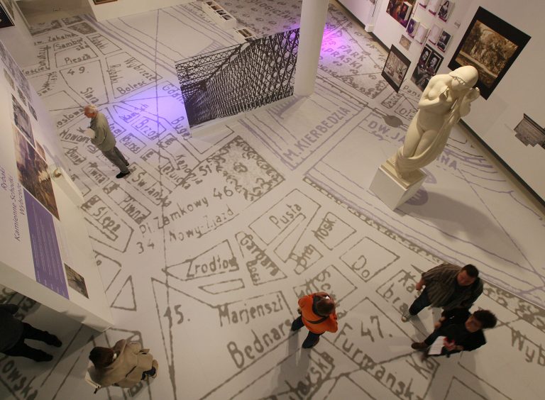 Exhibition by Jewish museum shows pre-WWII life