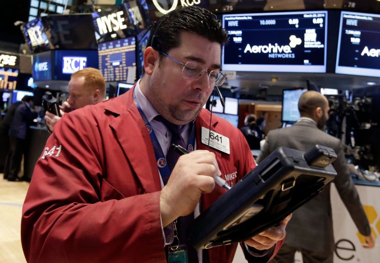 Stocks edge higher on consumer spending data