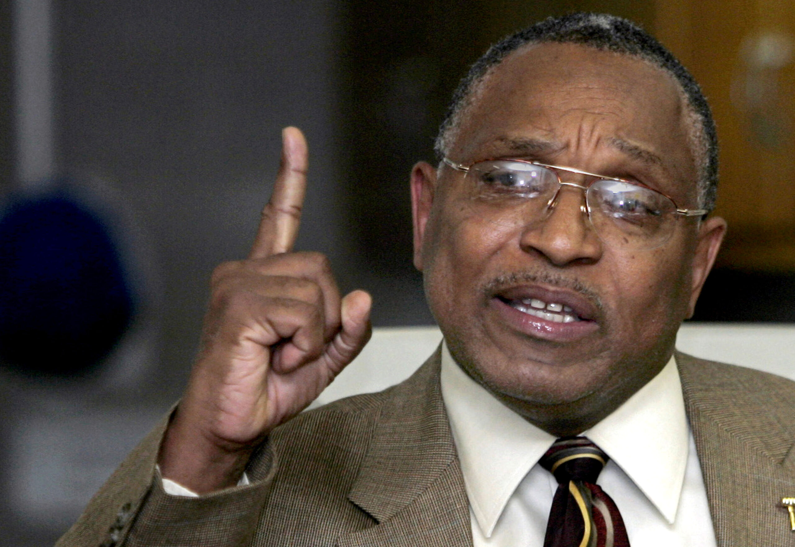 Judge says Justice Dept failed to inform him