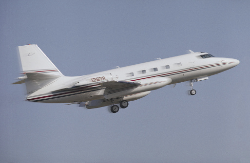 Federal employees using government aircraft for hundreds of non-official missions, GAO says