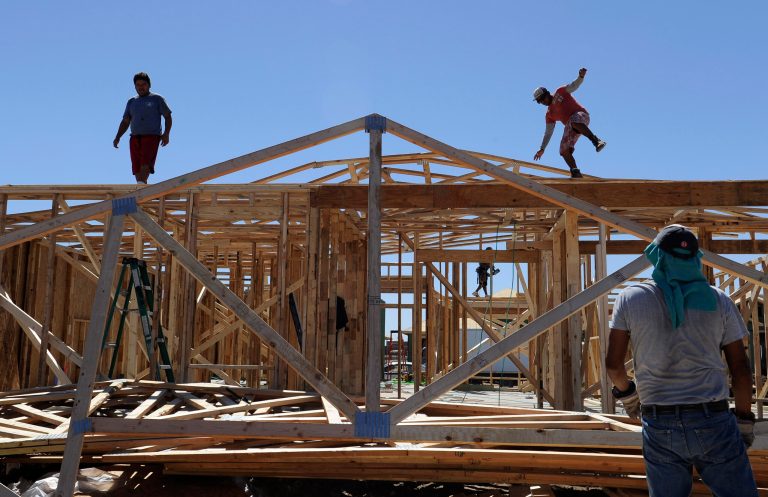 Energy boom spurs growth west of the Mississippi